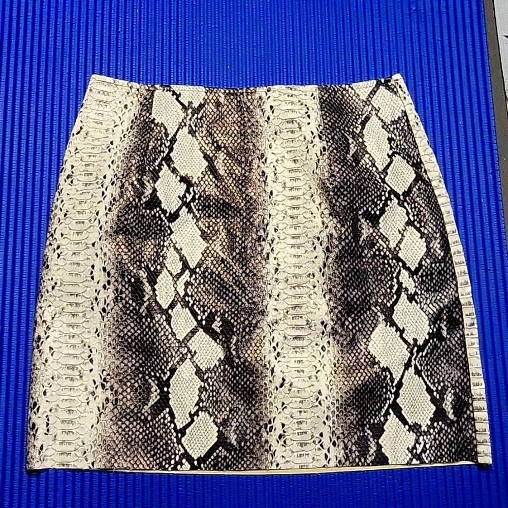 Shein snakeskin skirt size small
